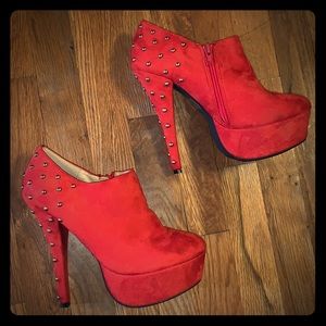 *NEW*FRH RED SUEDE HEELS SIZE 8 1/2
